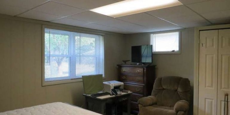 BedroomHollowbrook2